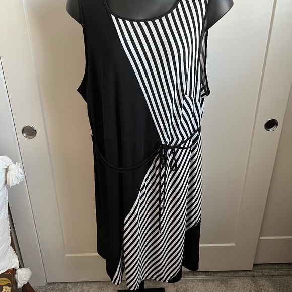 Sleeveless Dress - Picture 1 of 4